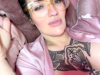 Amateur Webcam Babes Going Solo