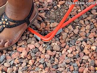 Thick Ebony Thighs N BBW Mature Feet with Plump Juicy Yellow Toes