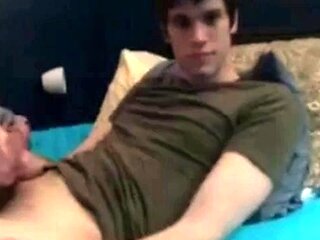 Twink's Hot Bubble Butt Cam Show