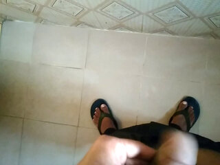 Desj young boy jarking in the bathroom and cum