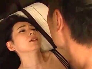 03034,A woman who is fucked and writhes in agony