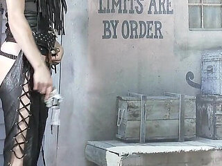 Victoria Daniels - 404 - Photoshoot Backstage