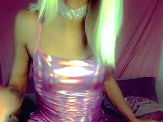 CLOSE UP OF TEENS PARADISE