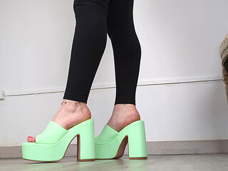(669) Shoe Collection: Green Block Heel Mules - Dame Olga (4k)