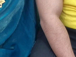 Alisha Bhabhi Gave Chance to Delivery Boy to Fuck Her