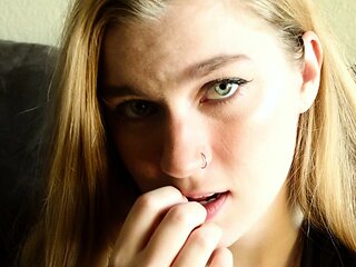 Amateur sweet blonde babe sucking cock