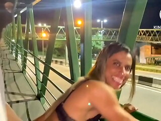 CASADA TRANSANDO EM PLENA VIA PUBLICA VIA LIGHT AO VIVO