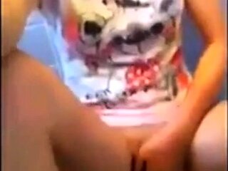 Amateur Asian Girl in Glasses Masturbating