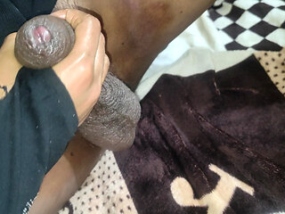 BEAUTIFULL SALI NE LUND ME TEL LAGAYA OR SAHLAYA LUND KO MAST LUND MASSAGE SEX VIDEO