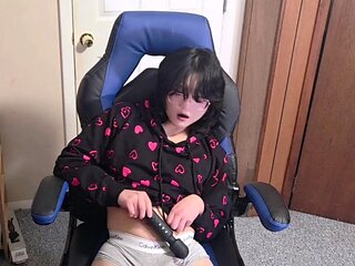 JAPANESE FEMBOY HARD SQUIRTS LIKE A GIRL