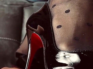 Do You Love Stockings & Jeans Combo?