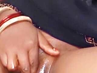 Indian Desi Bhabhi Pussy Massage with Oil Sexy Pussy Massage, Village Sexy Aunty