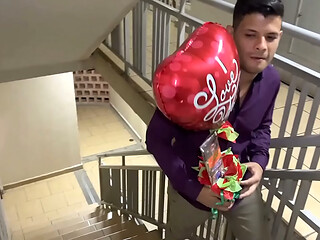 Venezolano llega del Extranjero y Encuentra a su Esposa Follando Rico con su Vecino