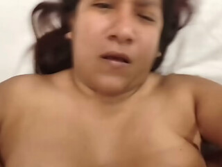 Ducha Caliente de MILF Latina: Me Preparo para una Polla Dura, Penetraci&oacute_n Brutal y Facial Explosivo en mi Carita (completo en red)