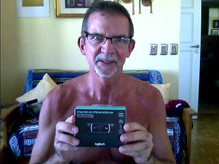 Comparing my Old MicroSoft LifeCam VX-2000 Webcam with a new HD Logitech C922 Pro Stream Webcam