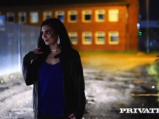 Curvaceous MILF Roxee Couture in an incredible interracial fuck