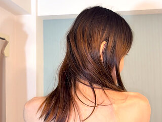 A Miraculous Super Slender That Seems to Break if You Touch It