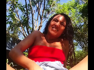 No meio do mato esfregando minha bucetinha at&eacute_ gozar