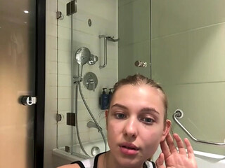 Jucielussie playing in the bathroom