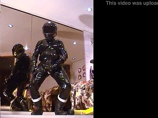 Roxina2000BikerWankerCumming100202XL.WMV