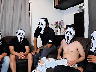Gang-Bang a hotwife con 7 chicos