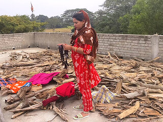 Jija ne apni sali ko chhat ka upper choda, Job sali dress sukhaa raha tha