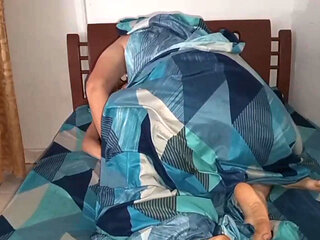 Indian mature woman fucks in her bombay house with her lover a Thai guy