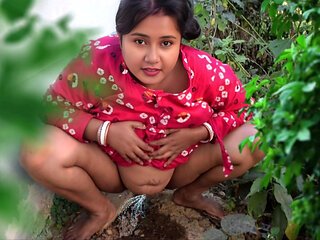 Desi Village bhabhi Outdoor squirting sex video Bhabhi ki Jungle Mein xxx