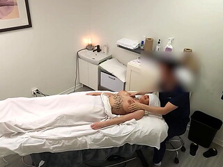 Kendal, MILF with tattoos was convinced to fuck her massage therapist!