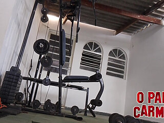 Camera films naked crown at the gym