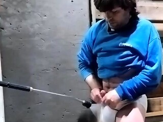 in prima partie acestuia videoclipului clar si dupa