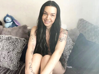 CassySweet Overcomes Her Limit: First Time Pussy Reveal Online - Mature European Teen with Tattoos & Piercings