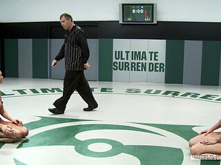 Wenona "the Gymnast" (2-0) Vs Rain "poison" Degrey (1-3)