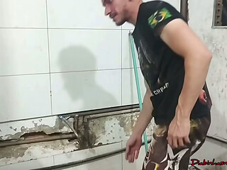 NA OBRA PE&Atilde_O RECLAMA DO TRABALHO,COME A PATROA COMO PAGAMENTO V&Iacute_DEO COMPLETO NO RED