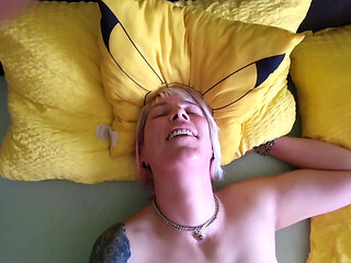 Paule and Maja are looking for women for videos