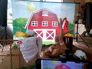 Hawt blonde Babe plays Solo in the xxx video