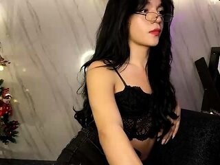 Amateur Webcam Babes Going Solo