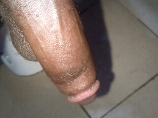 I HAVE THE BIGGEST BLACK OILY DICK ON XHAMSTER