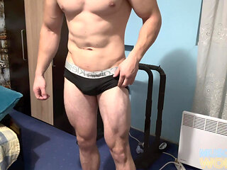 Sexy College Wrestler Flexes His Hard Muscles For You