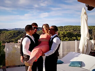 Unexpected 3 BBC Gangbang During Photoshoot,Irish Snowbunny Tina Snow Pissed On &amp_ Destroyed