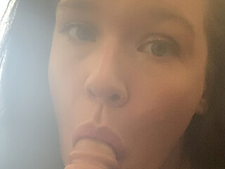 Very desperately horny to satisfy my oral fixation.