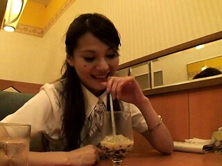 Close up fuck girl in big cock