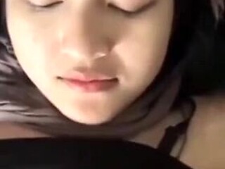 Hijab Cantik Ngentod Crot Dimuka