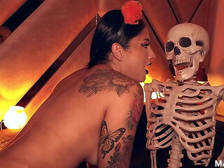 Halloween Anal Escapade with Salome's Big Booty