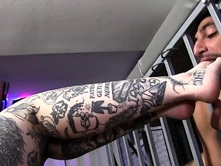 Club Stiletto - Femdom Cold Caged And Hungry For Her Feet