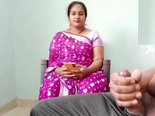 Desi Bhabhi ne Devar ko Lund Hilathe Huve dheka or Apna Kapda Uthar ke Devar se Chudvaya