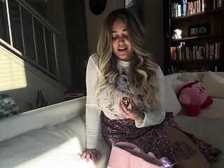 Big boobs milf masturbates with her dildo