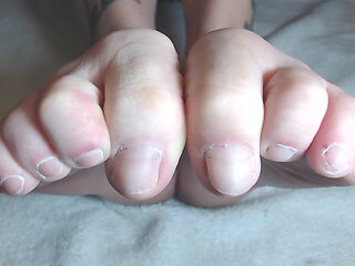 Bare short toenails toe wiggling