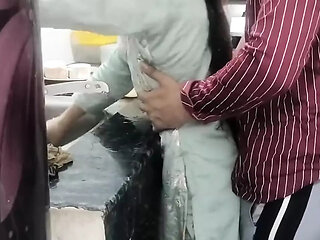 Bhabhi ko gandi video dikha kar jabar dasti pela