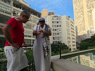 SHEIK &Aacute_rabe veio para o Brasil em &eacute_poca de COPA DO MUNDO* ELE E SEU GUIA TUR&Iacute_STICO LEVARAM TORCEDORAS BRASILEIRAS QUE ESTAVAM NO HOTEL PARA O QUARTO E FODERAM AT&Eacute_ O CUZINHO DAS SAFADAS*COMPLETO NO RED